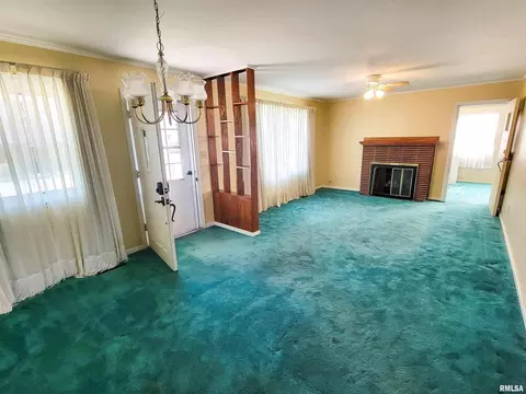 616 S Mill St, Flora, IL 62839 photo 7