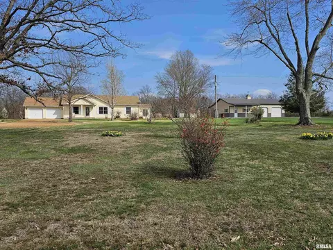 8324 N Vermont Ln, Mount Vernon, IL 62864