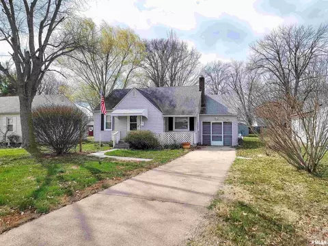 911 N State Rd, Flora, IL 62839