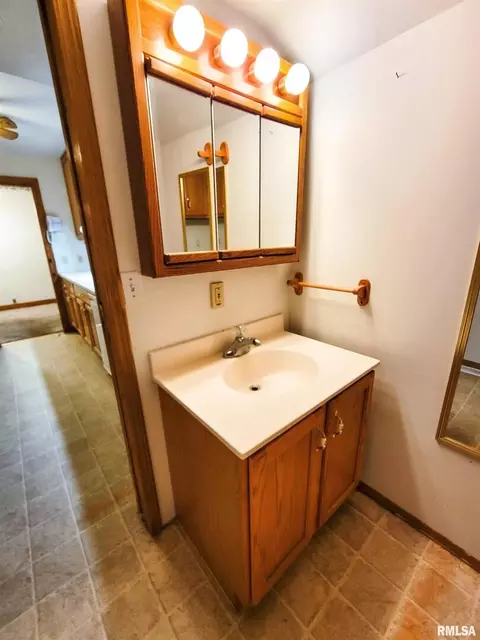 911 N State Rd, Flora, IL 62839 photo 38