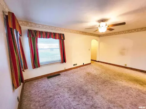 911 N State Rd, Flora, IL 62839 photo 9