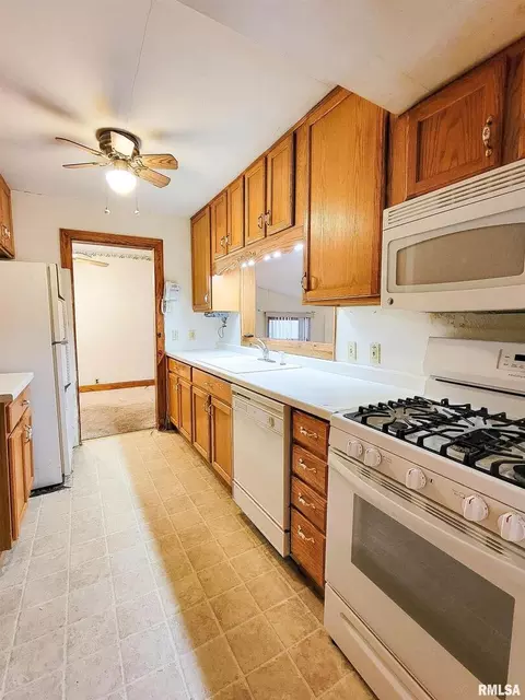 911 N State Rd, Flora, IL 62839 photo 18
