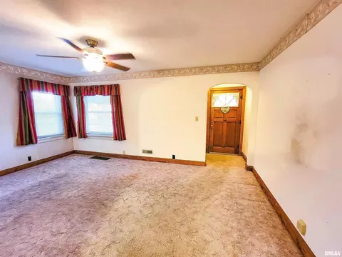 911 N State Rd, Flora, IL 62839 photo 8