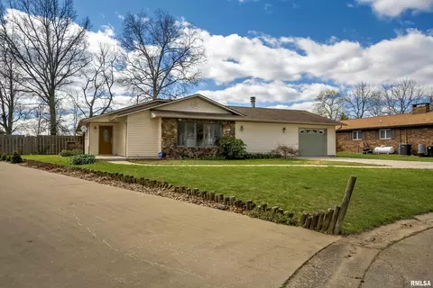 17 Suburban Dr, Murphysboro, IL 62966