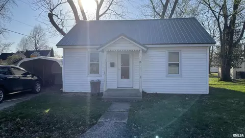 1015 N Jefferson St, Salem, IL 62881