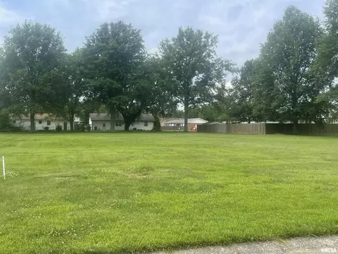 516 Sable Dr, Centralia, IL 62801