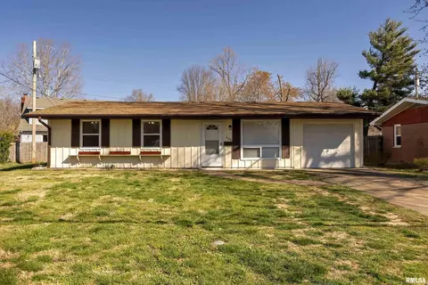 1504 W Hendrickson St, Marion, IL 62959