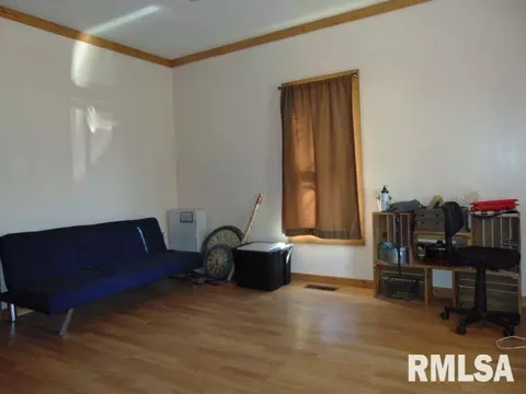 210 N Elm St, Christopher, IL 62822 photo 2