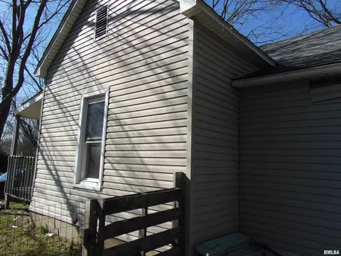 210 N Elm St, Christopher, IL 62822 photo 12