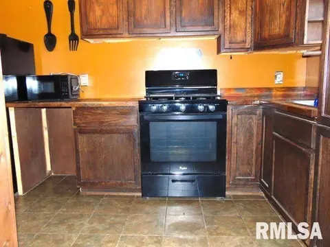 210 N Elm St, Christopher, IL 62822 photo 6