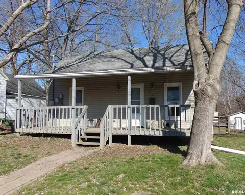 210 N Elm St, Christopher, IL 62822