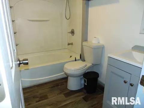 210 N Elm St, Christopher, IL 62822 photo 10