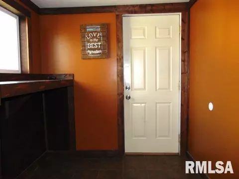 210 N Elm St, Christopher, IL 62822 photo 7