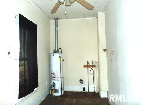 210 N Elm St, Christopher, IL 62822 photo 11
