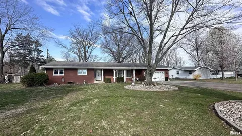 9 Monroe, Salem, IL 62881