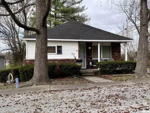 709 W 5th St, West Frankfort, IL 62896