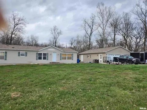 9518 E Webb Rd, Mount Vernon, IL 62864 photo 2