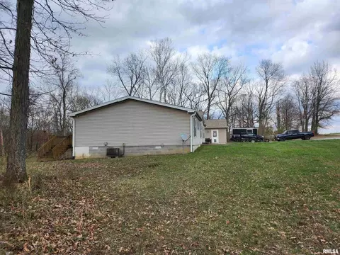 9518 E Webb Rd, Mount Vernon, IL 62864 photo 4