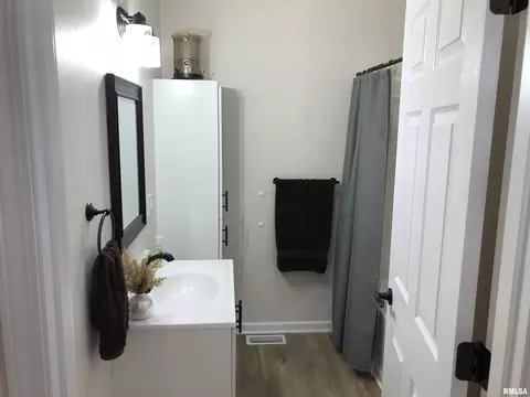 538 S Main St, Flora, IL 62839 photo 12