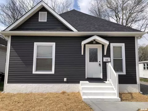 538 S Main St, Flora, IL 62839
