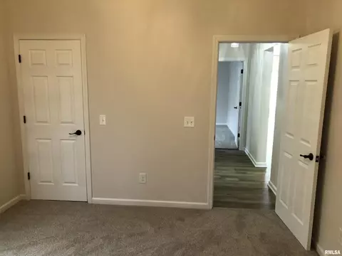 538 S Main St, Flora, IL 62839 photo 11