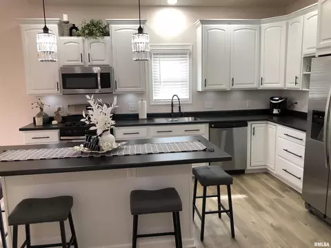 538 S Main St, Flora, IL 62839 photo 3