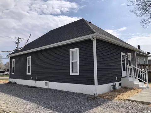 538 S Main St, Flora, IL 62839 photo 9
