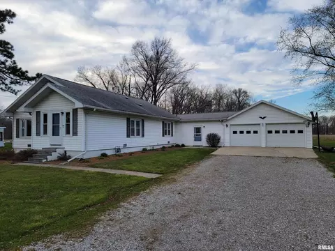 132 Hickory Grove Ln, Salem, IL 62881