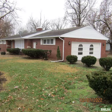 501 N Locust St, West Frankfort, IL 62896