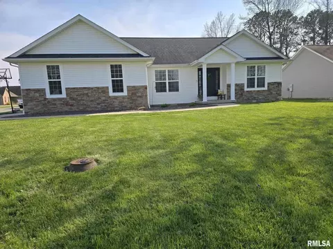 101 Twin Lakes Rd, Carterville, IL 62918