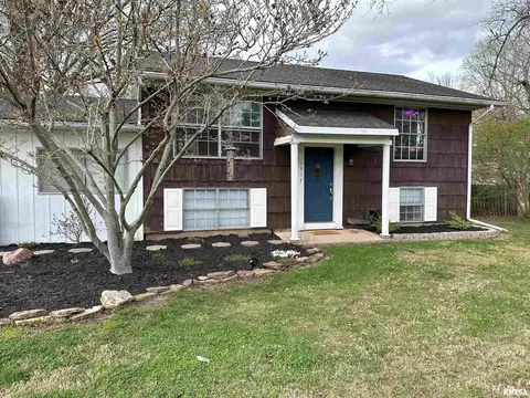 1317 W Madison St, Herrin, IL 62948