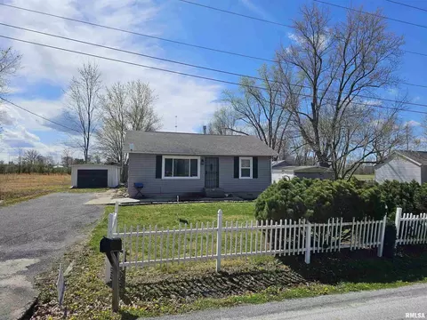 203 W Tamaroa Rd, Ina, IL 62846