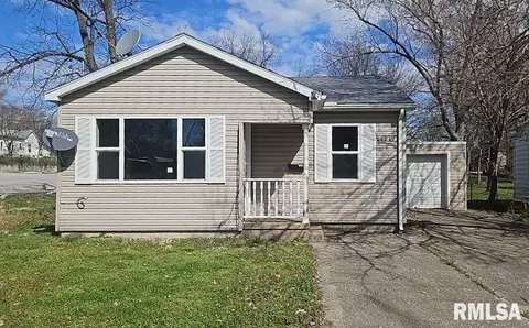 2404 Cherry St, Mount Vernon, IL 62864