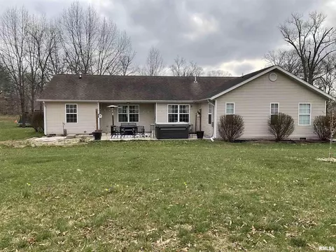 17543 N Old Salem Rd, Mount Vernon, IL 62864