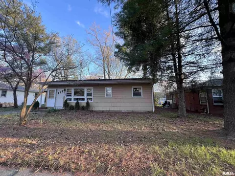 911 W Pecan St, Carbondale, IL 62901