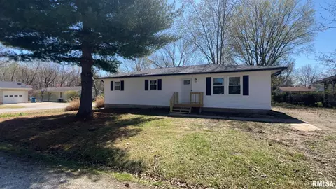 1214 Grayson St, Benton, IL 62812