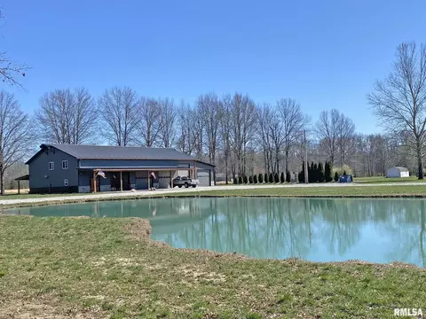 4623 S Cj Heck Rd, Salem, IL 62881