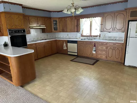 9162 Bennett Rd, Benton, IL 62812 photo 5