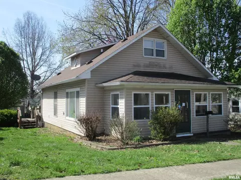 212 W Lindell St, West Frankfort, IL 62896
