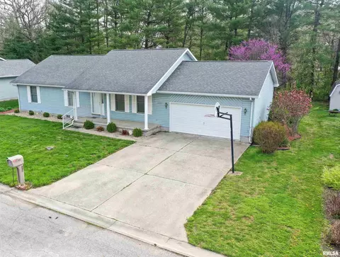 416 Sherwood Ln, Salem, IL 62881