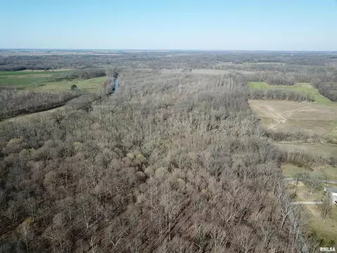 000 Doe Rd, Louisville, IL 62858