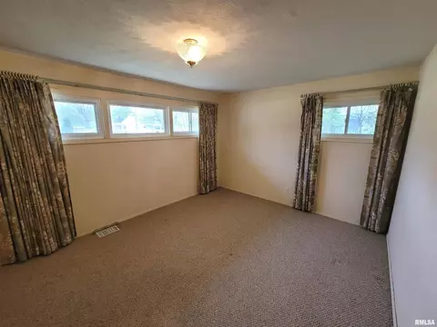 206 E Jennings St, Salem, IL 62881 photo 18