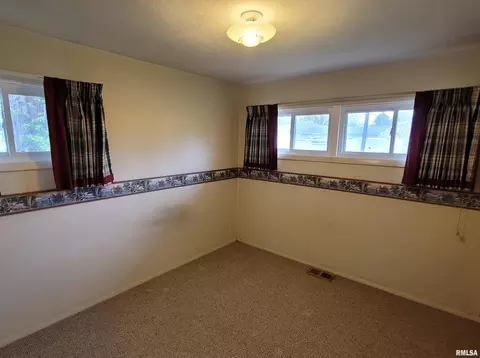 206 E Jennings St, Salem, IL 62881 photo 21