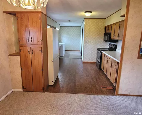 206 E Jennings St, Salem, IL 62881 photo 9