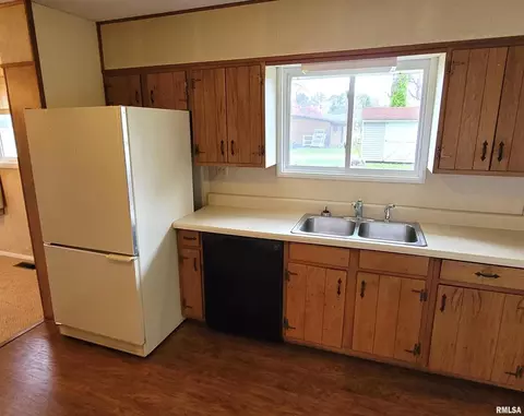 206 E Jennings St, Salem, IL 62881 photo 12