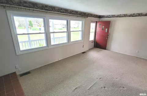 206 E Jennings St, Salem, IL 62881 photo 5
