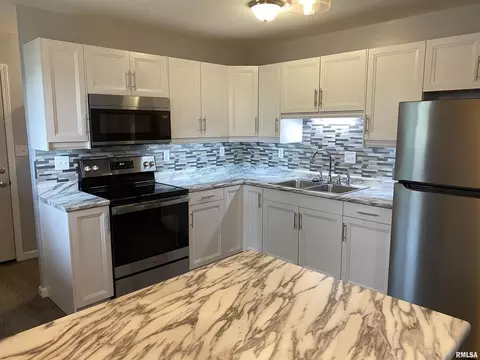 21 Arline Dr, Centralia, IL 62801 photo 2