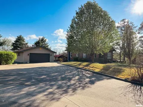 322 E Poplar St, Cobden, IL 62920 photo 3