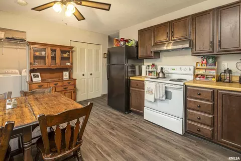 604 Valmar Dr, Marion, IL 62959 photo 8