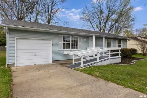 604 Valmar Dr, Marion, IL 62959 photo 3